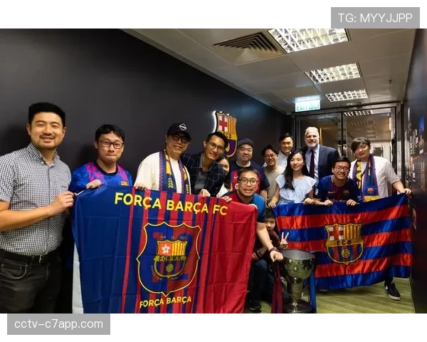 中国驻巴塞罗那总领事孟宇宏现场观战，与巴萨高层共庆中国新年